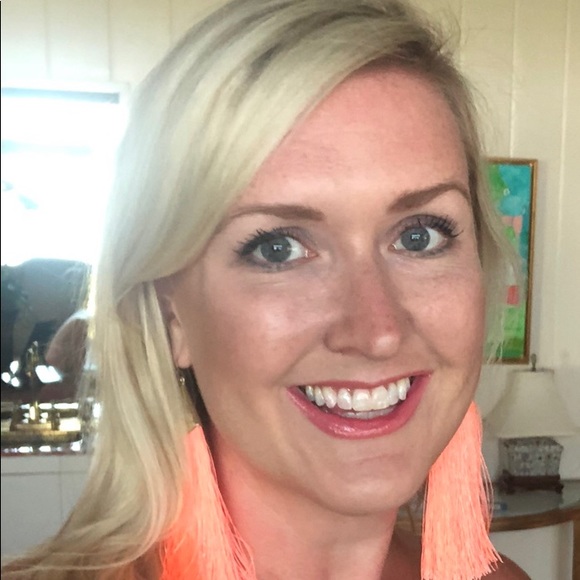 Meet your Posher, Caroline! - Picture 4 of 4